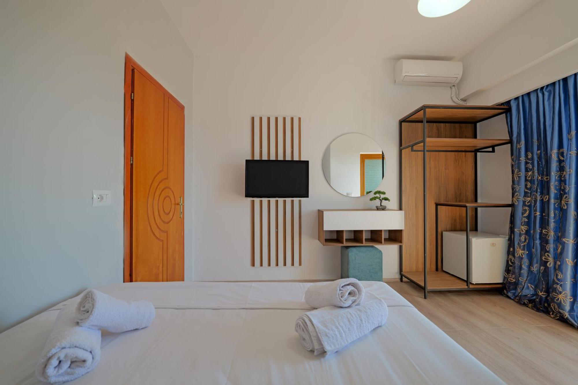 Hotel Holiday Sarande Luaran gambar